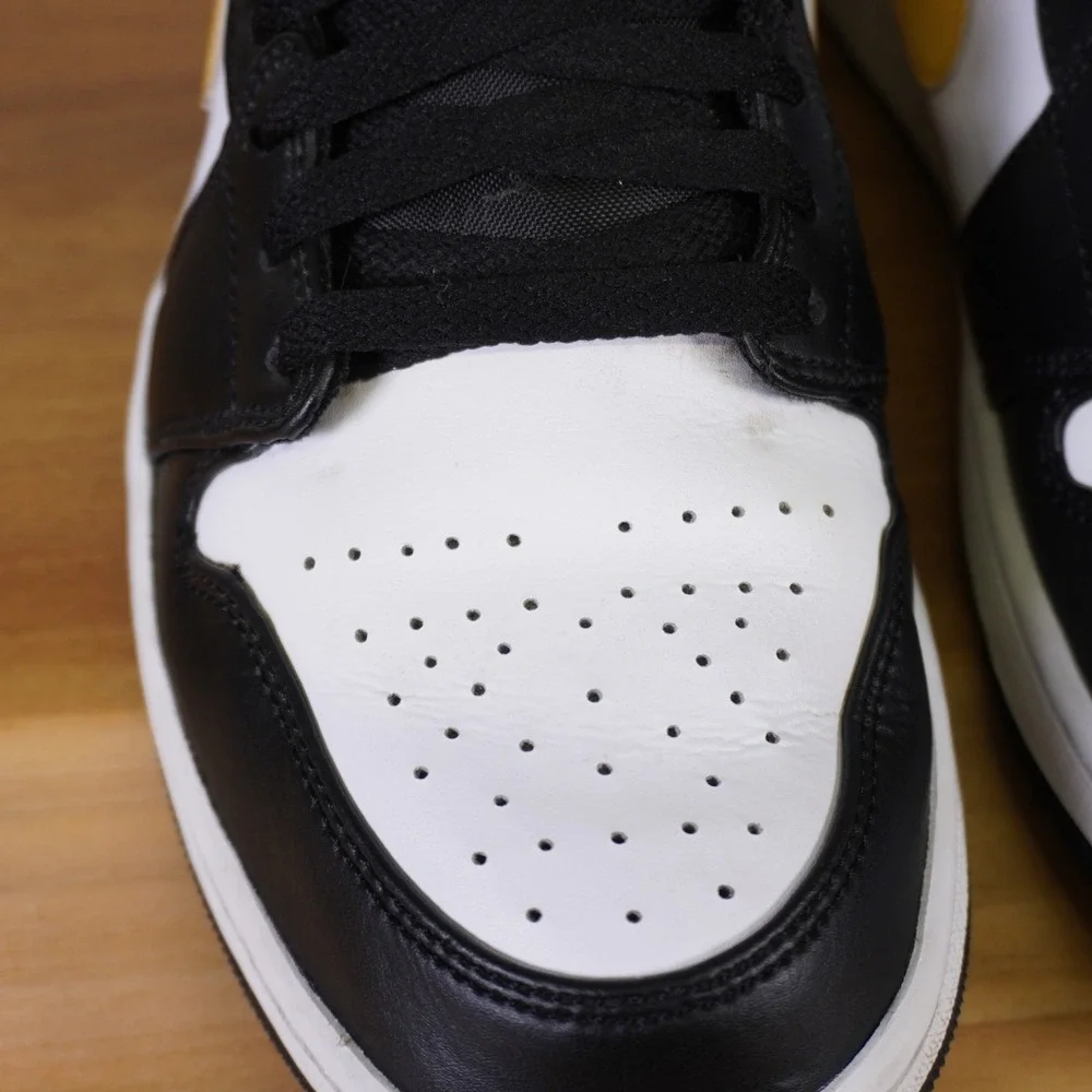 Nike Air Jordan 1 Mid Mens 11 University Gold Black White Sneakers 554724-177